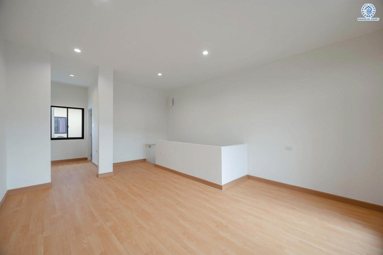 บ้านมือสองตกแต่งใหม่ โครงการ ซิกเนเจอร์ เพชรเกษม69 เนื้อที่ 17.6 ตร.ว. ฟังก์ชัน 3 ห้องนอน 3 ห้องน้ำ จอดรถได้ 1 คัน บ้านสภาพสวย บนทำเลเดินทางสะดวก เชื่อมต่อถนนเพชรเกษม, ถนนกาญจนาภิเษก, ถนนพุทธมณฑลสาย 2 และ 3 ใกล้รถไฟฟ้าสายสีน้ำเงิน "สถานีหลักสอง" ในราคาสุดคุ้ม!...